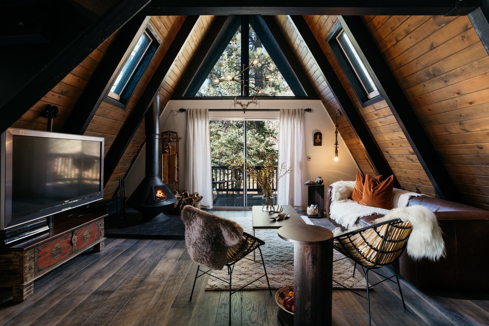 perched-high-in-the-mountains-of-big-bear-california-this-1973-a-frame-was-renovated-by-courtn...jpg